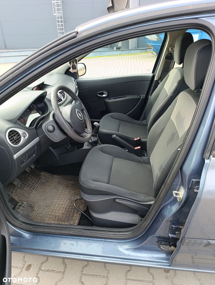 Renault Clio - 12