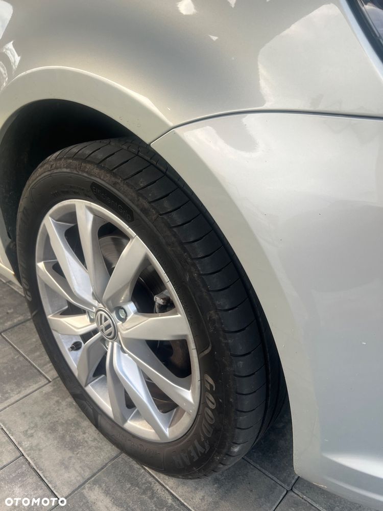 Volkswagen Touran 2.0 TDI DPF BlueMotion Technology DSG STYLE - 5