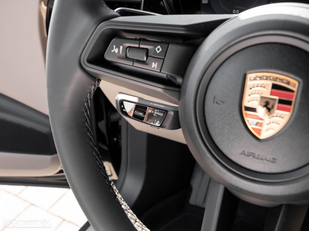 Porsche Macan Electric 4 - 23