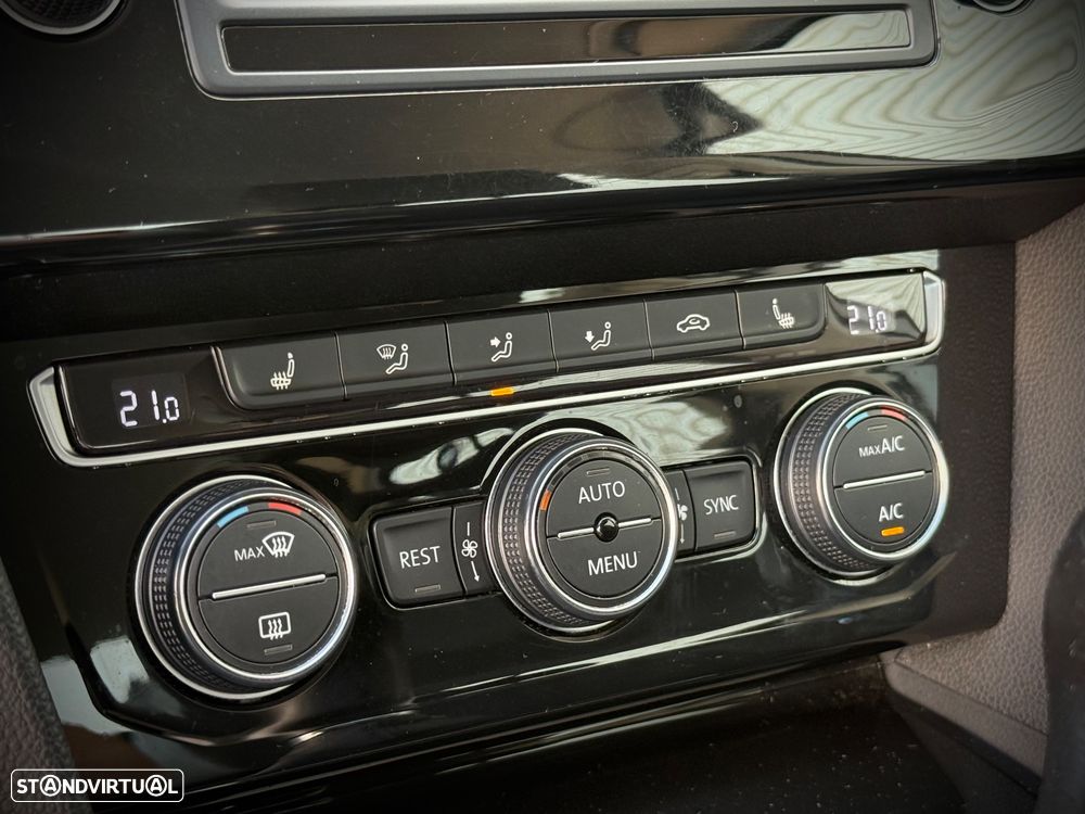 VW Passat 2.0 TDI Highline - 23
