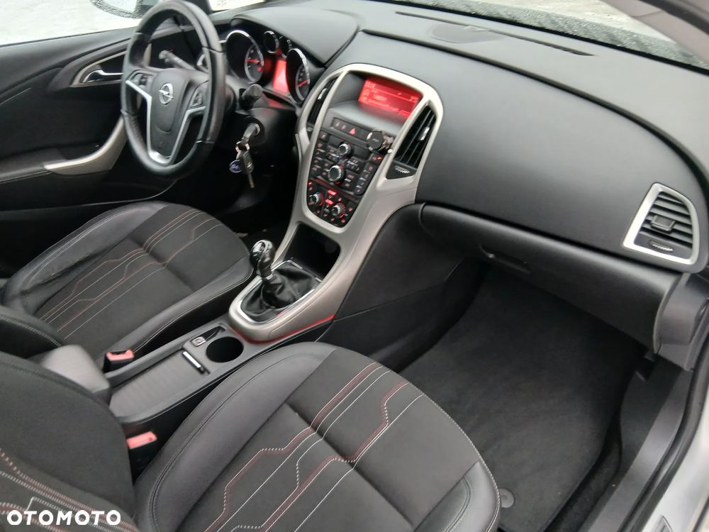 Opel Astra 1.4 Turbo 150 Jahre - 30