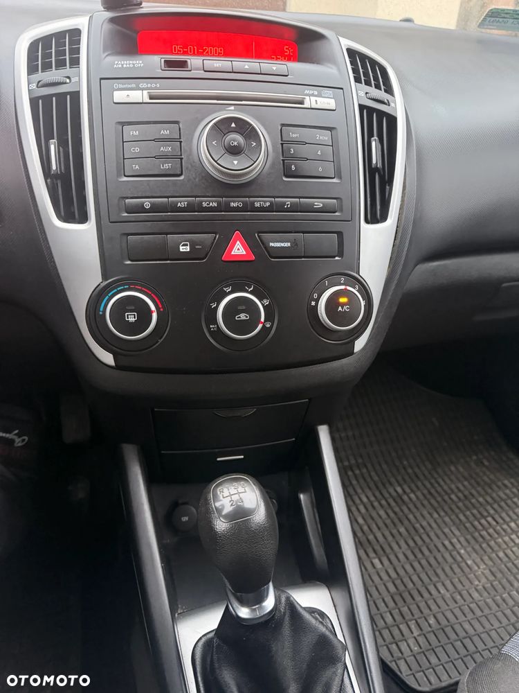 Kia Ceed 1.4 CVVT Attract - 11