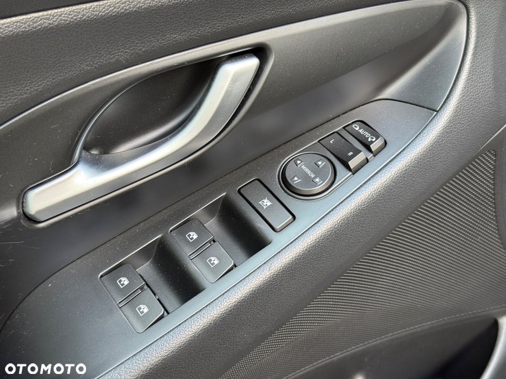 Hyundai i30 1.6 D Comfort DCT - 31