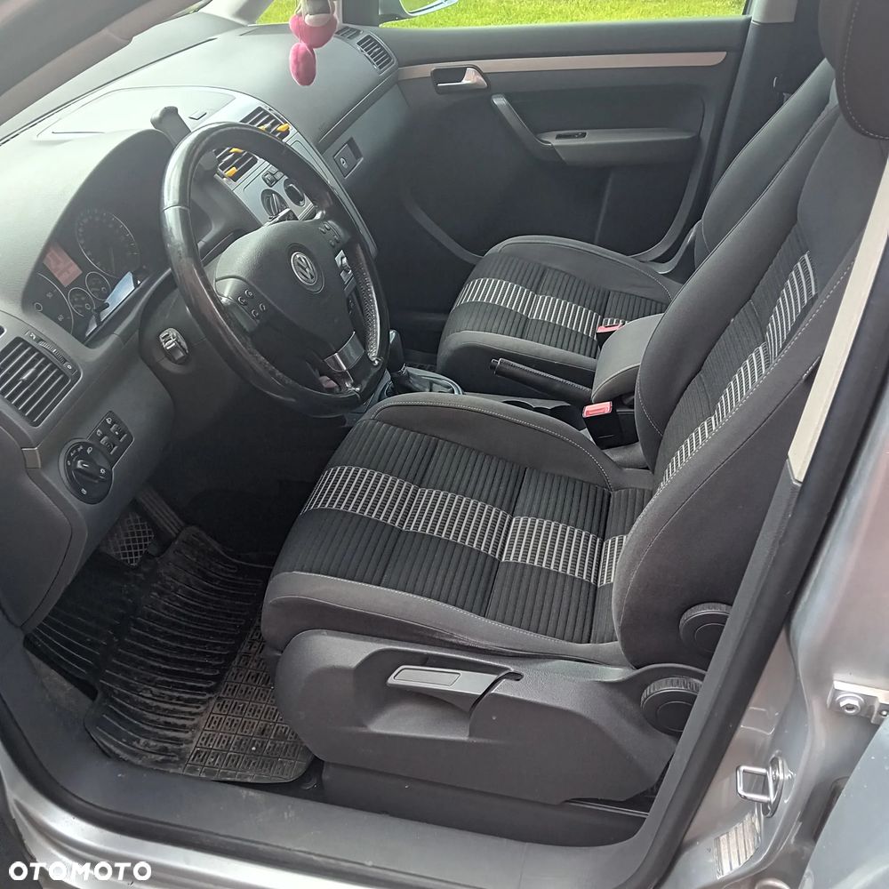 Volkswagen Touran 1.9 TDI DPF DSG Trendline - 12
