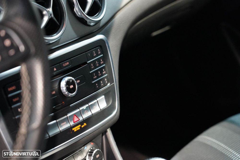 Mercedes-Benz GLA 180 d - 18