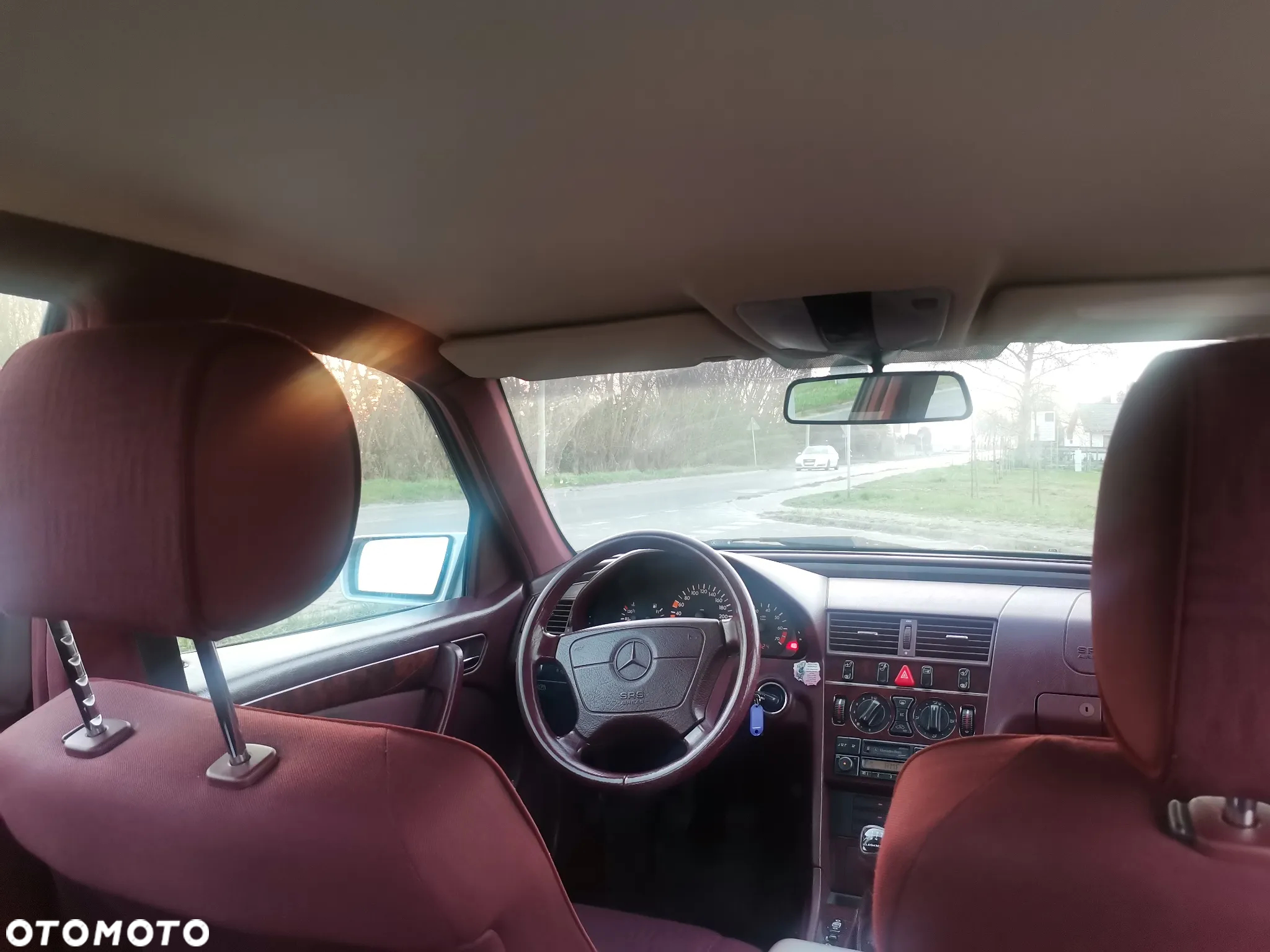 Mercedes-Benz Klasa C 180 Elegance - 12