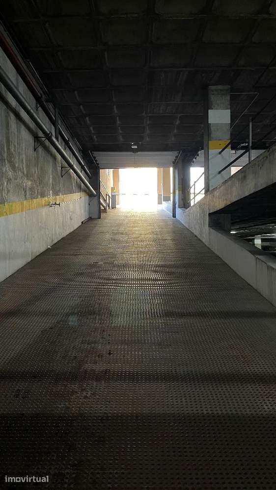 Lugar de estacionamento em garagem fechada no Beato (Lisboa) - Grande imagem: 4/7