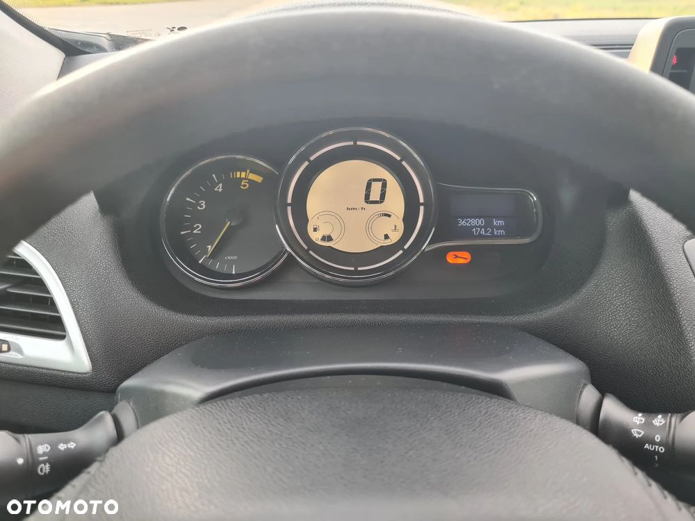 Renault Megane 1.9 dCi Dynamique Euro5 - 12