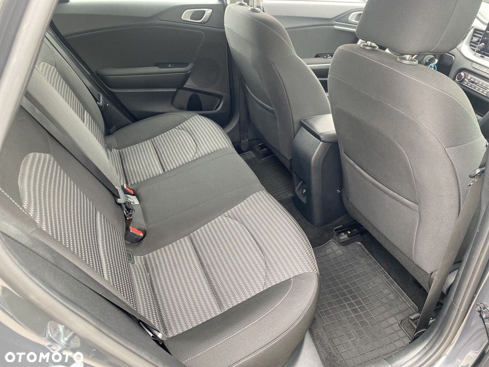 Kia Ceed - 14