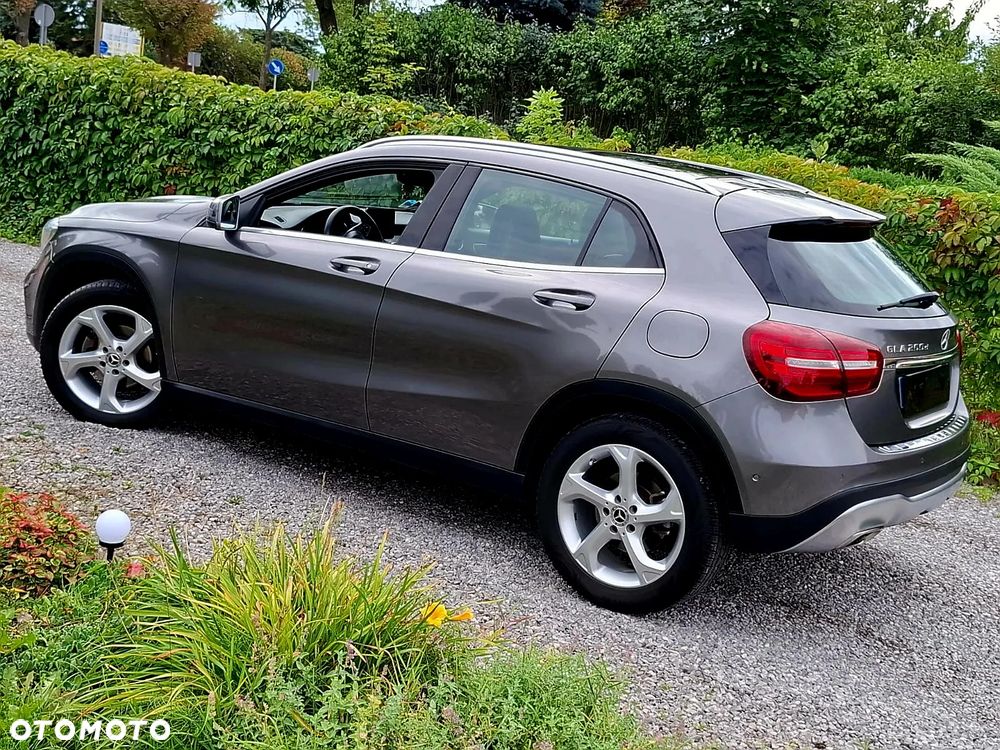 Mercedes-Benz GLA - 10
