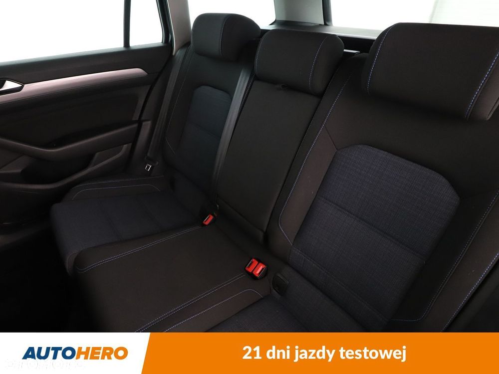 Volkswagen Passat - 14