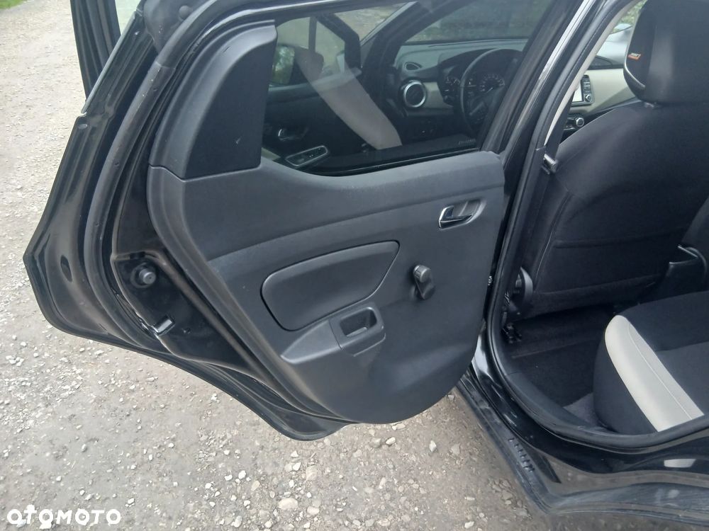 Nissan Micra - 16