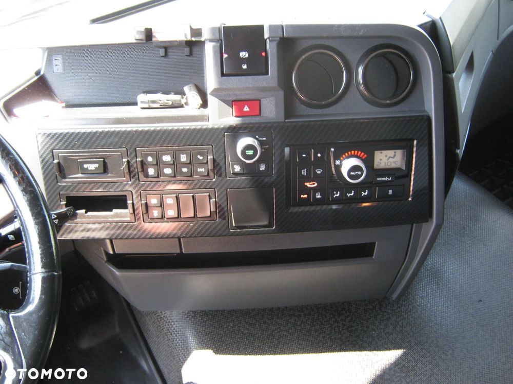 Renault T-480 SPROWADZONE - 11