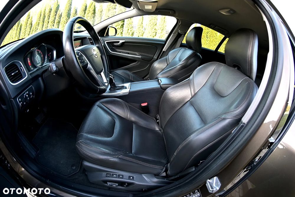 Volvo V60 Cross Country D3 Geartronic Summum - 16