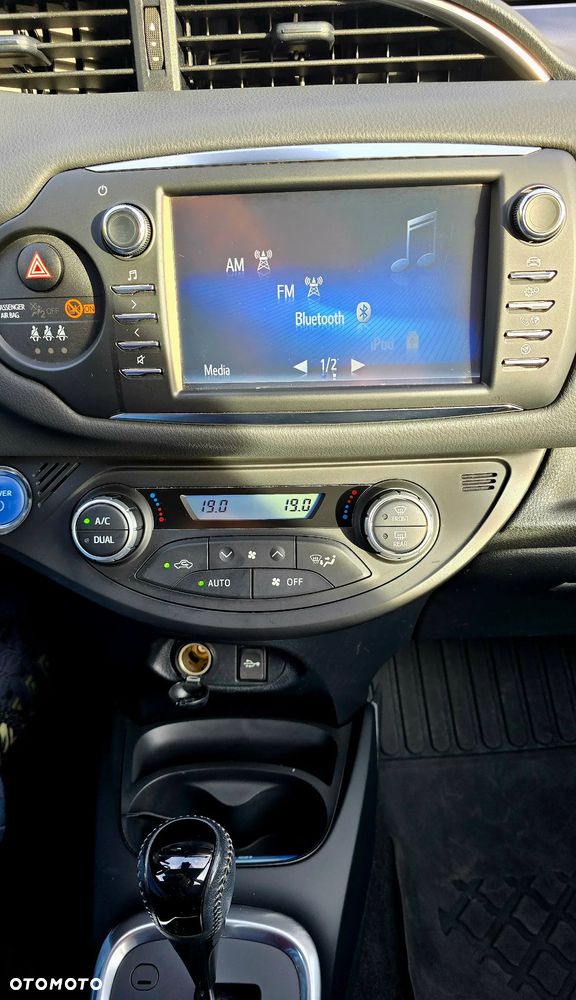 Toyota Yaris Hybrid 100 Premium - 9