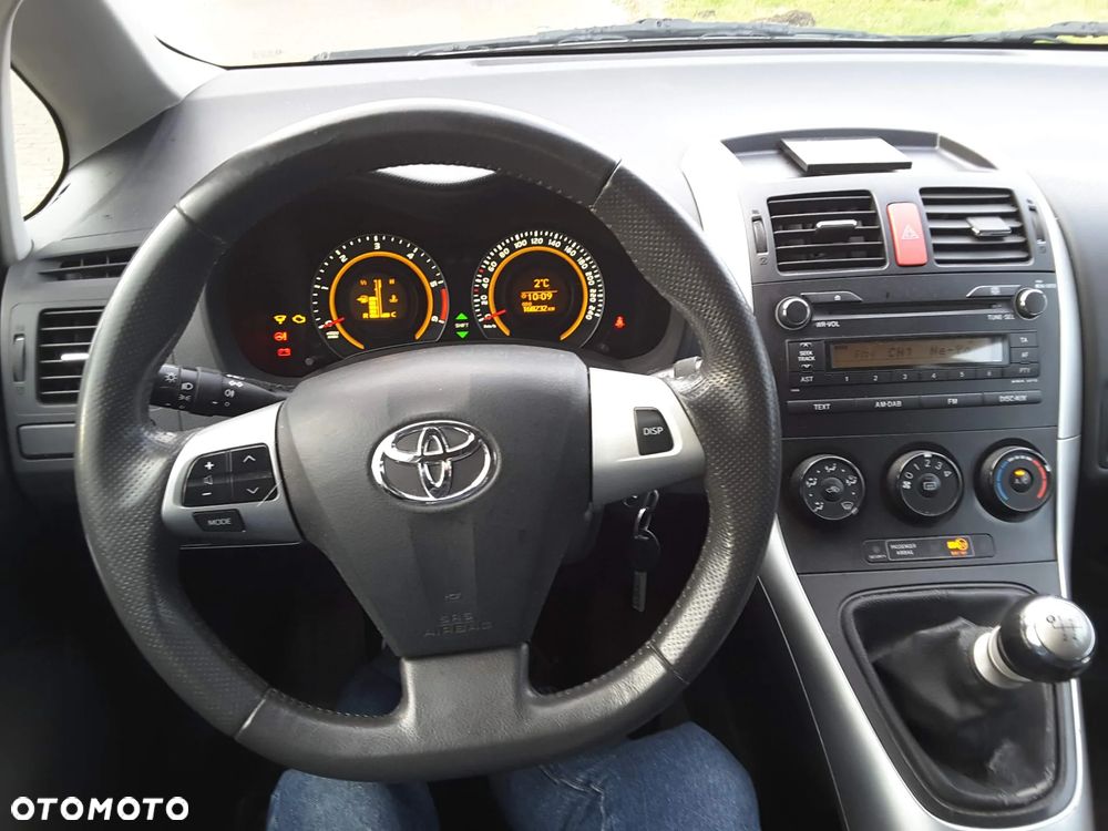 Toyota Auris 1.4 D-4D Luna EU5 - 2