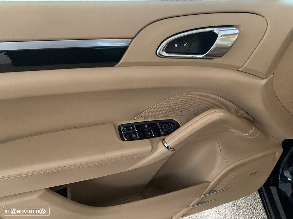 Porsche Cayenne Platinum Edition - 4