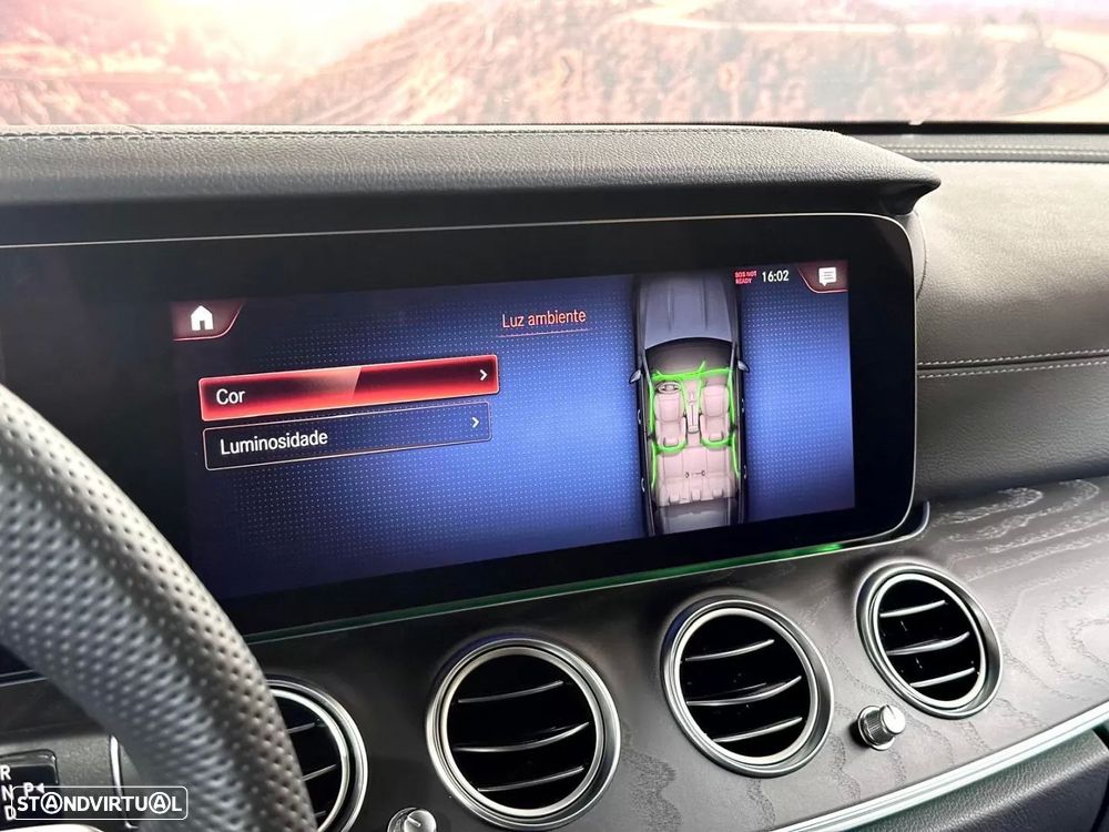 Mercedes-Benz E 300 de 4Matic 9G-TRONIC AMG Line - 29