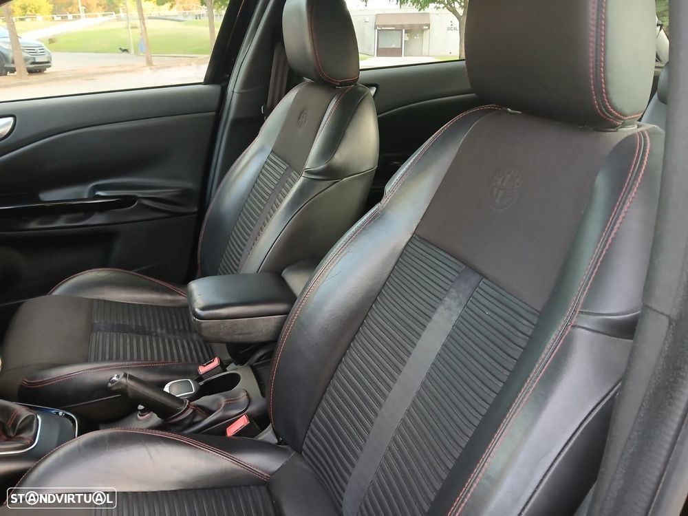 Alfa Romeo Giulietta 1.6 JTDm Distinctive - 8