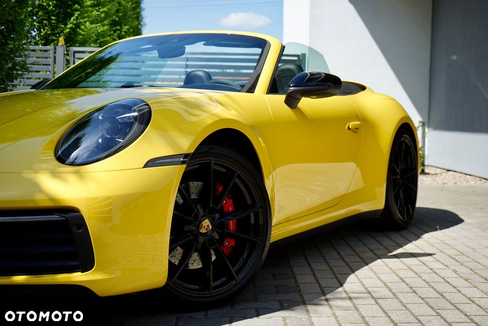 Porsche 911 Carrera 4S - 17