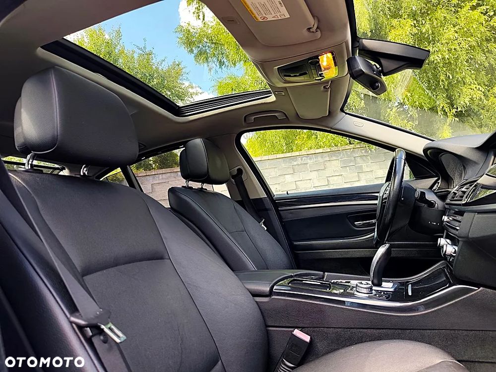 BMW Seria 5 520d - 25