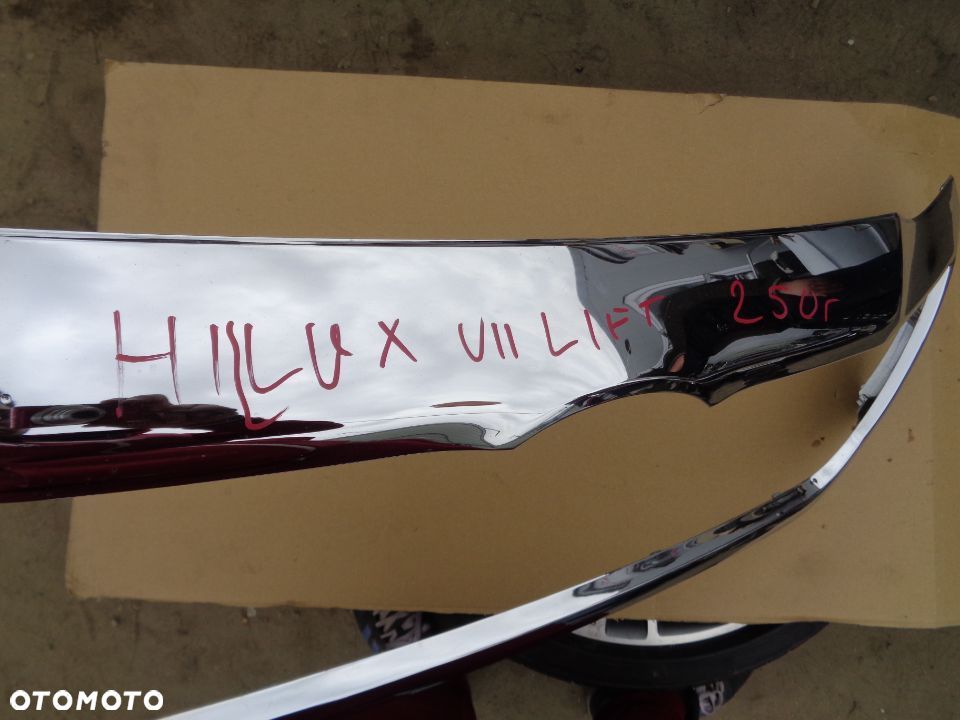 TOYOTA HILUX LIFT RAMKA CHROM GRILL - 2