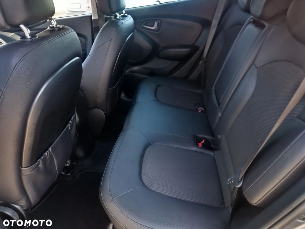 Hyundai ix35 2.0 CRDi 4WD Fifa World Cup Gold Edition - 16