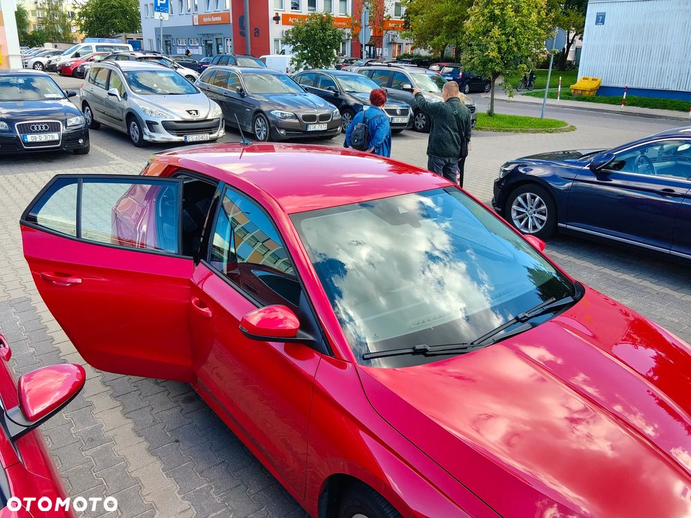 Skoda Fabia 1.0 Essence - 4