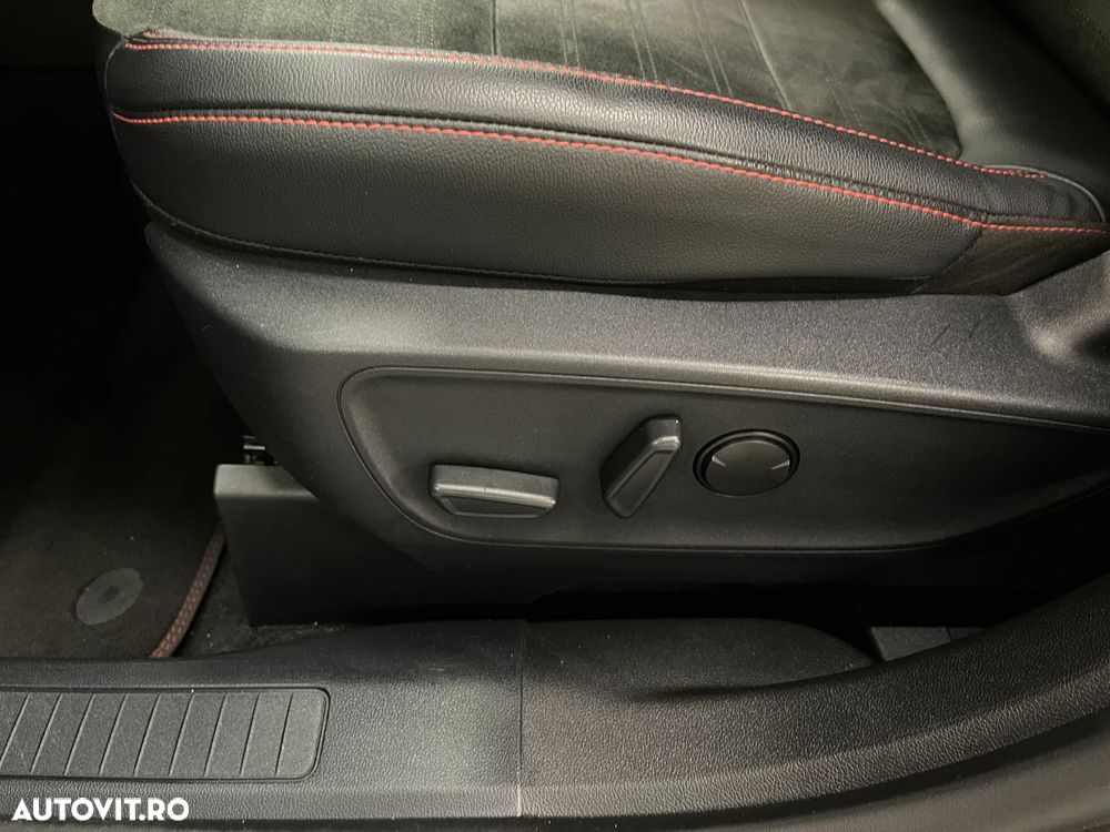 Ford Kuga 2.5 Duratec FHEV 4x4 ST-LINE X - 22