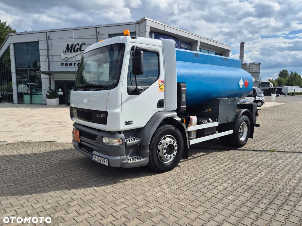 DAF LF 55 / AUTOCYSTERNA / BECZKA NA PALIWO / CYSTERNA / NIE RDZEWNA  / ADR / TDT / WYMIENIONY SILNIK / W PEŁNI SPRAWNY / SERWISOWANY / OD DOŁU I OD GÓRY WLEW / BEZWYPADKOWY / 2 KOMORY 8300 m3 - 2