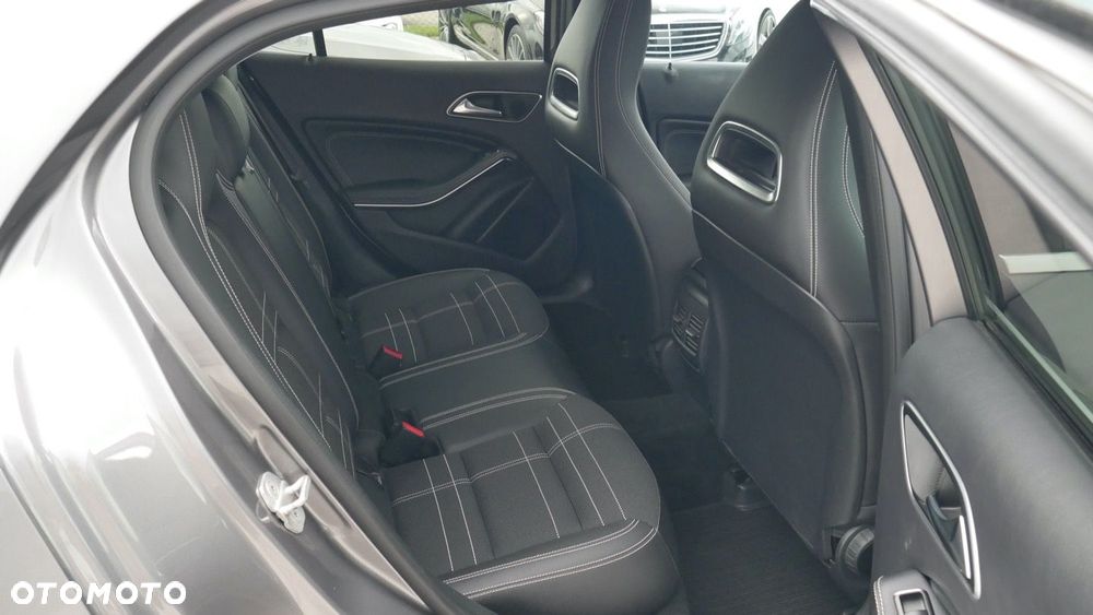 Mercedes-Benz GLA - 16