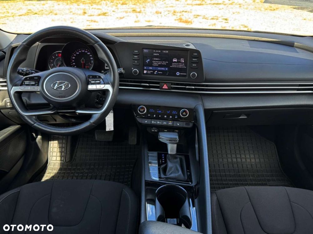 Hyundai Elantra - 16