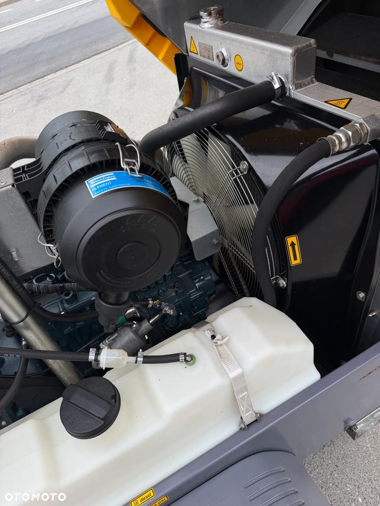 Atlas Copco XAS88 Kompresor Śrubowy. 738 mtg. 2021rok. Sprężarka 5,4m3. Przyczepka jezdna do rejestracji jako pojazd. Regulacja ciśnienia bar od 1-7. Silnik Kubota 4cylindry. 50km. Potężna moc. Sprowadzony z Norwegii. Maszyna jak Nowa z Salonu! Okazja. Zadbana Maszyna. Dokumenty, książka. Opony nówki! Zero zużycia potężna moc. Chłodnica Cyklonowa (osuszacz) !!! - 18