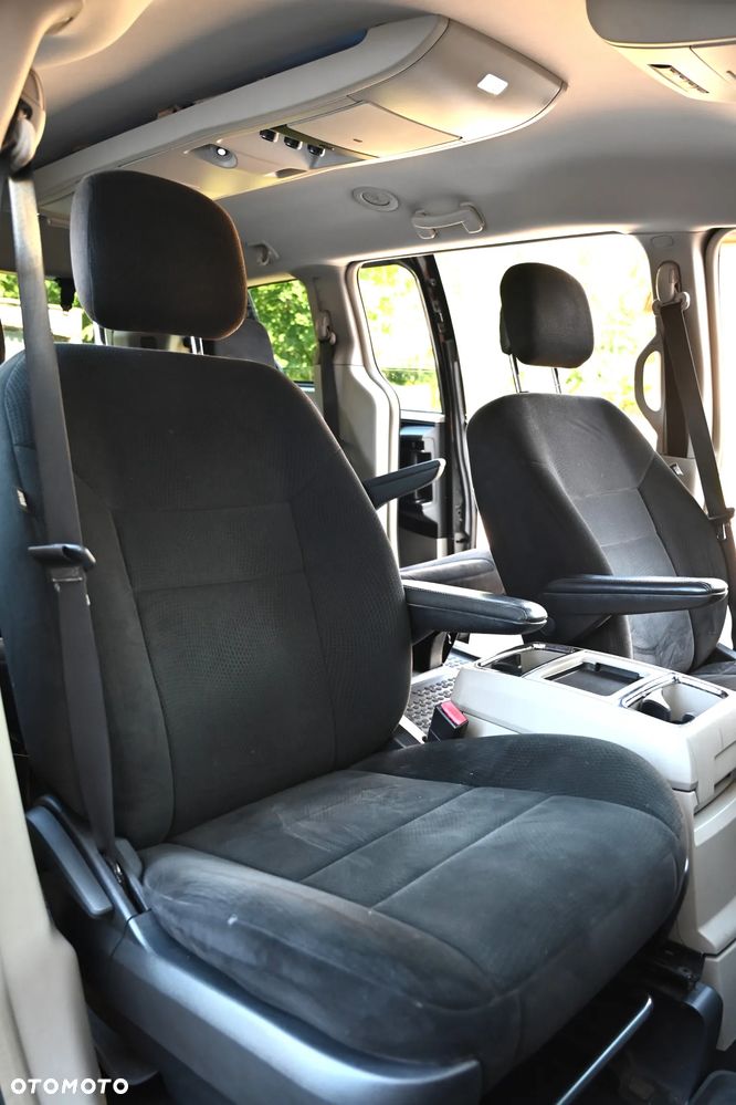 Chrysler Town & Country - 25
