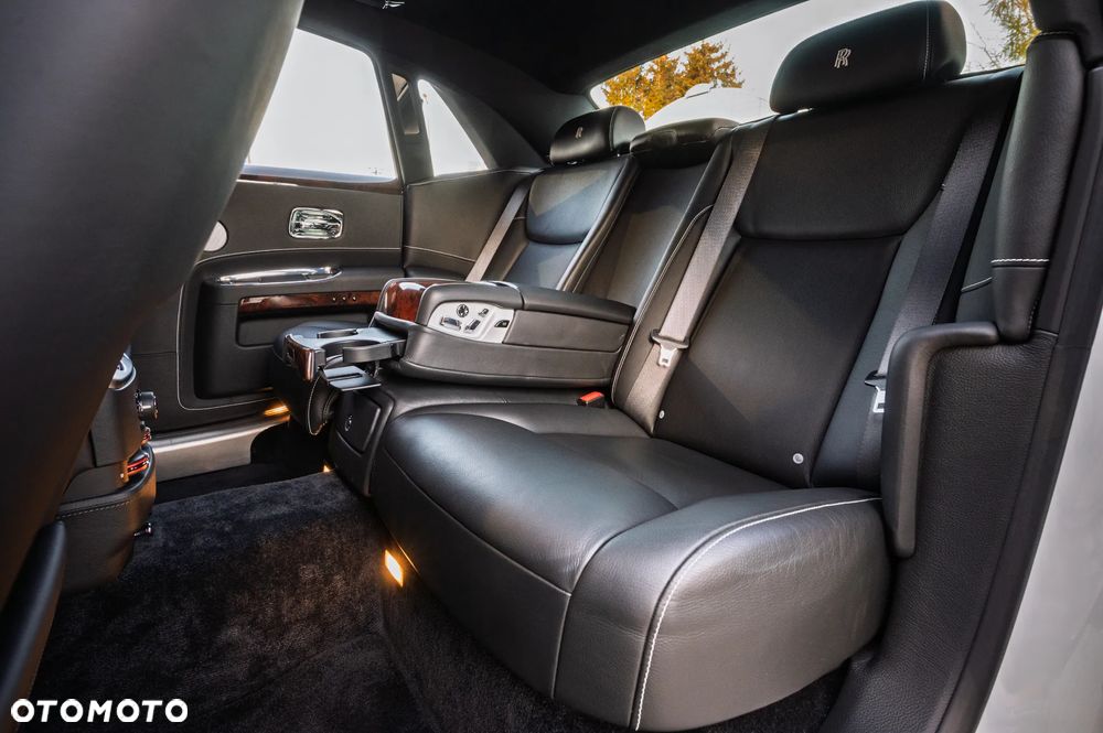 Rolls-Royce Ghost - 25