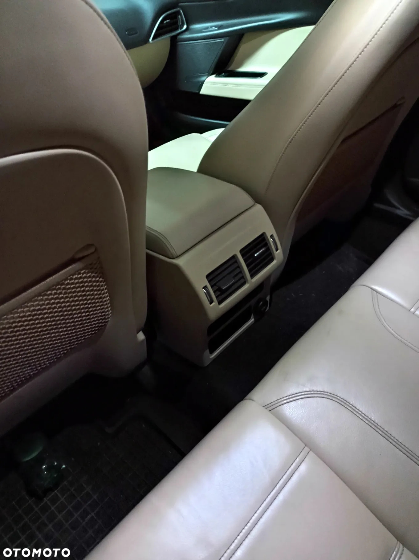 Jaguar XE - 17
