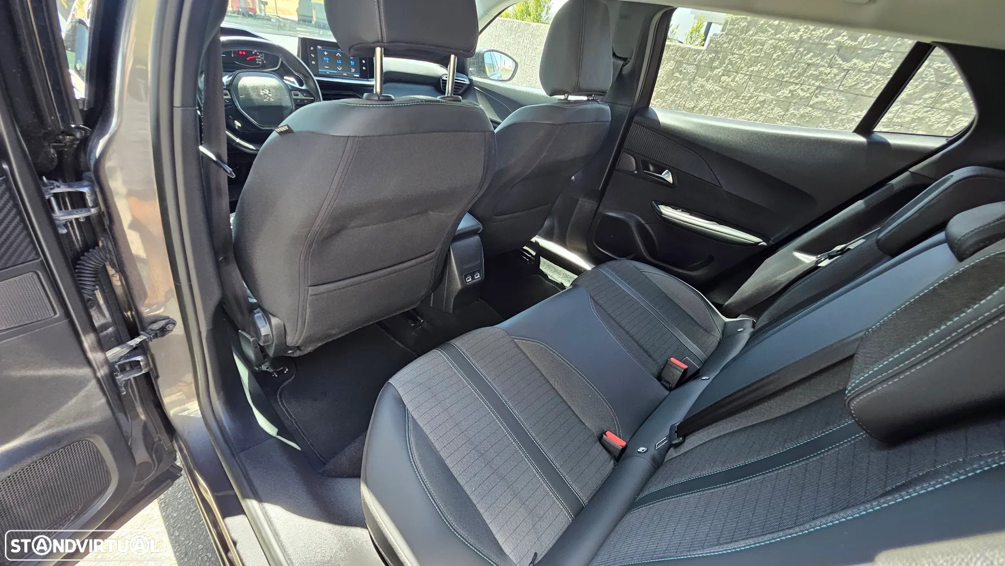 Peugeot 2008 1.2 PureTech Allure EAT8 - 8