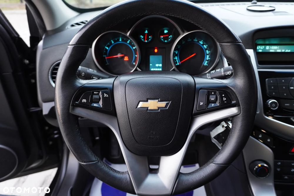 Chevrolet Cruze 1.6 LS+ - 19