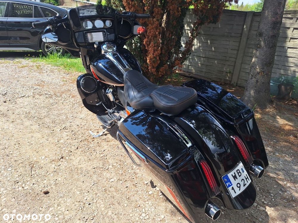 Harley-Davidson Touring Street Glide - 10