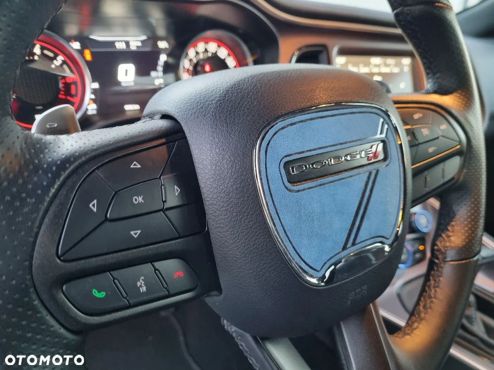 Dodge Challenger 6.4 Scat Pack - 13