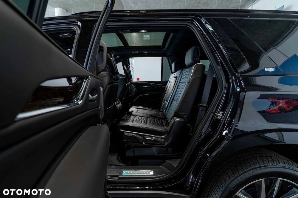 Cadillac Escalade - 22