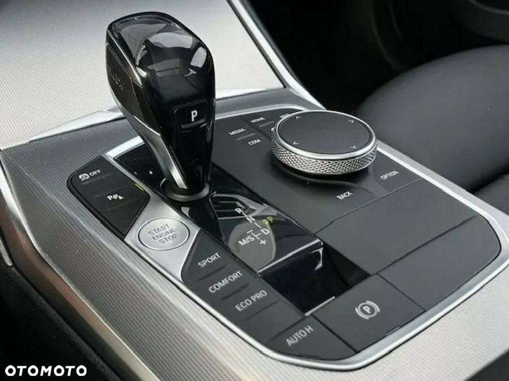 BMW Seria 3 318d Sport Line - 23