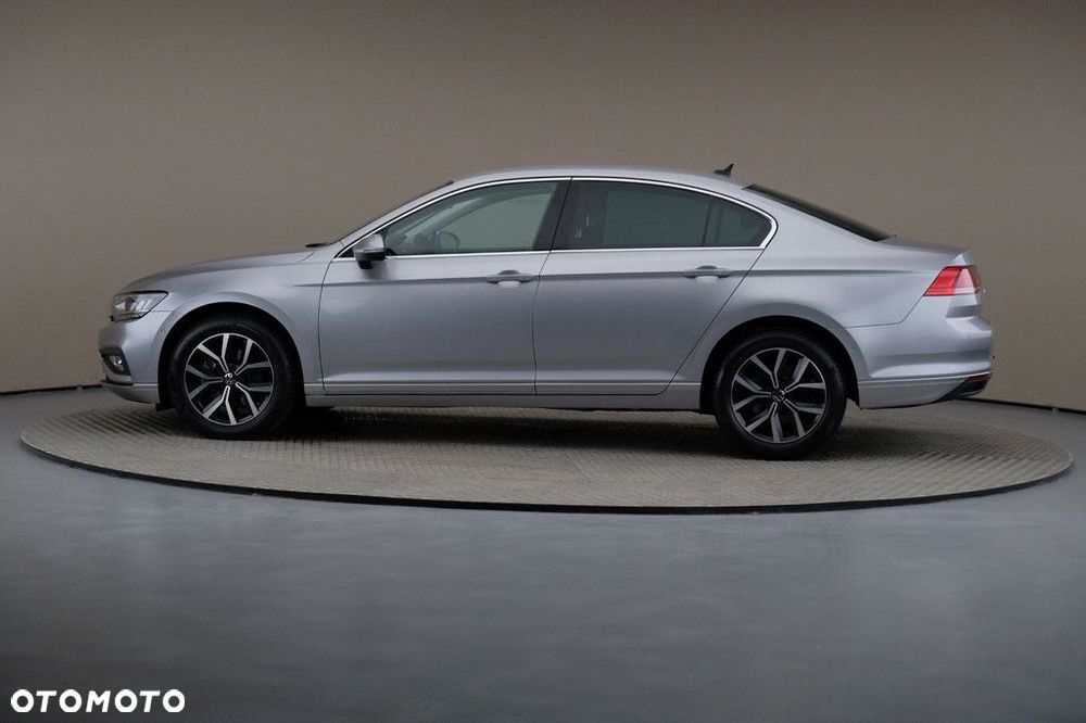 Volkswagen Passat - 4