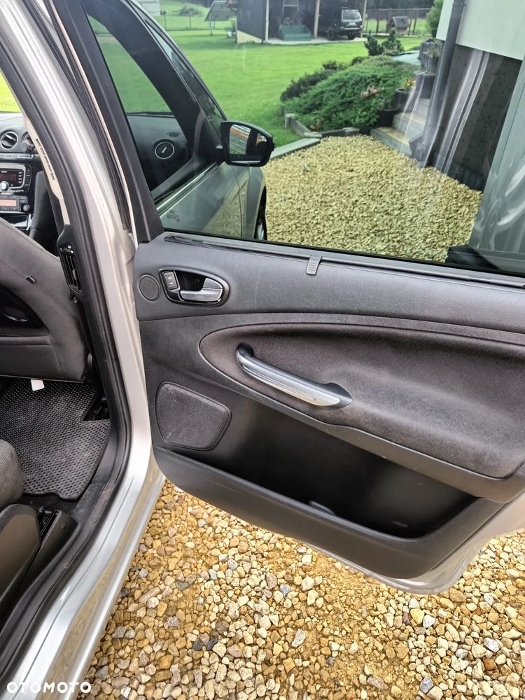 Ford Galaxy 2.0 TDCi Ghia - 23