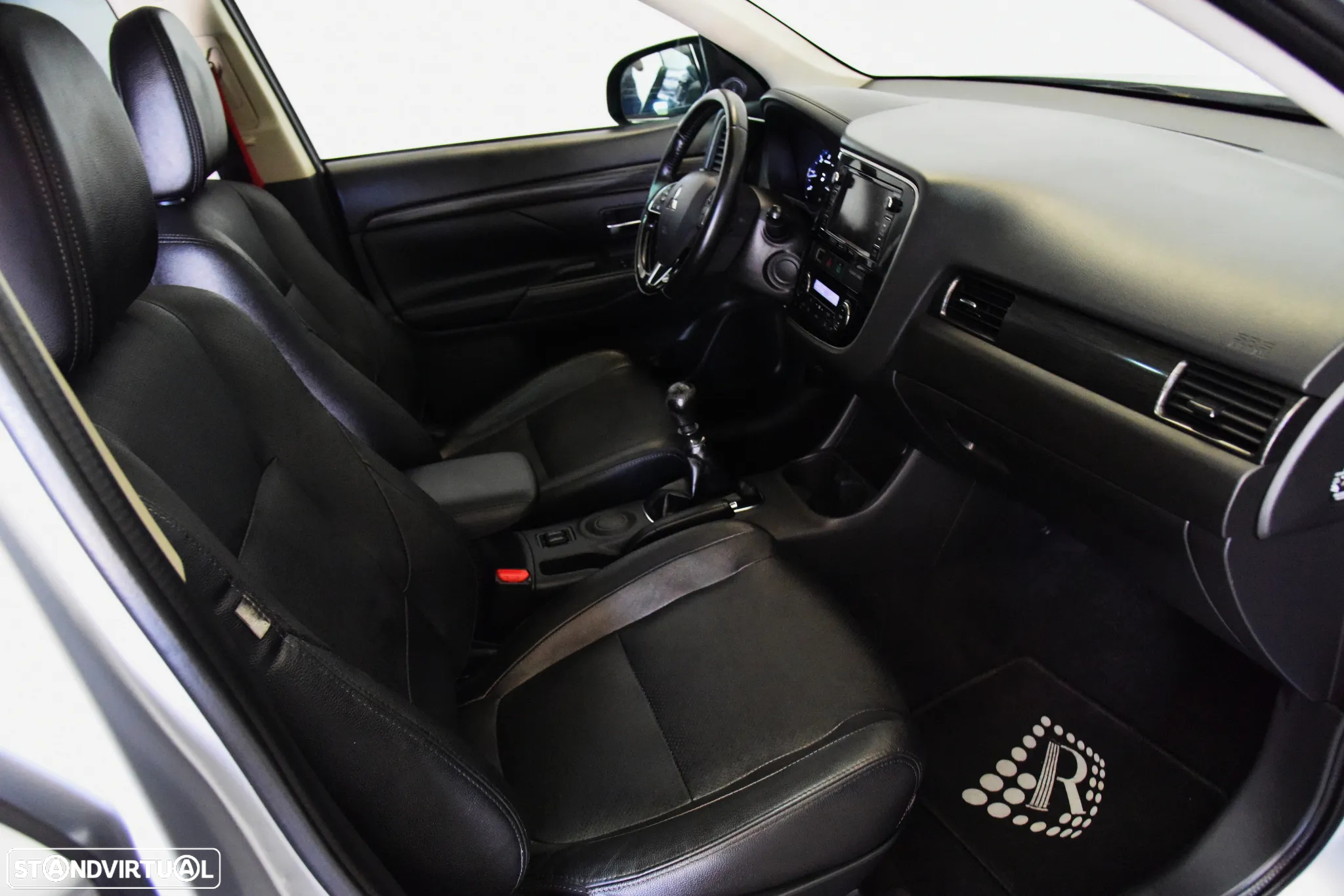 Mitsubishi Outlander 2.2 DI-D Intense+ - 26