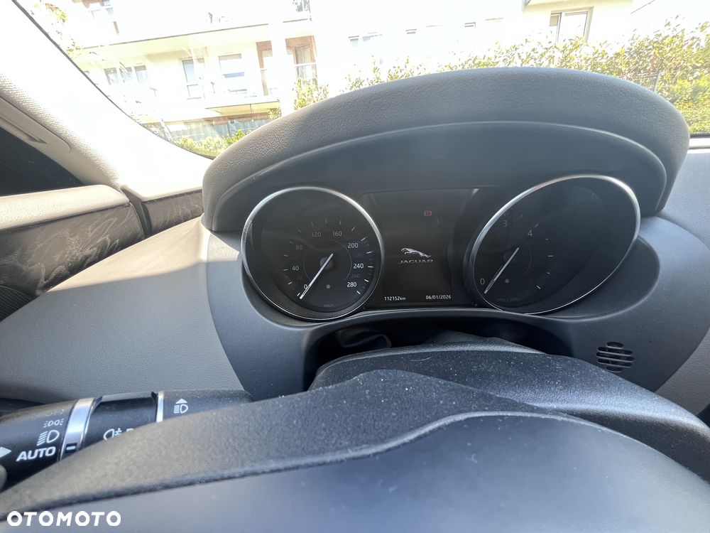 Jaguar XE 2.0 D Pure - 5