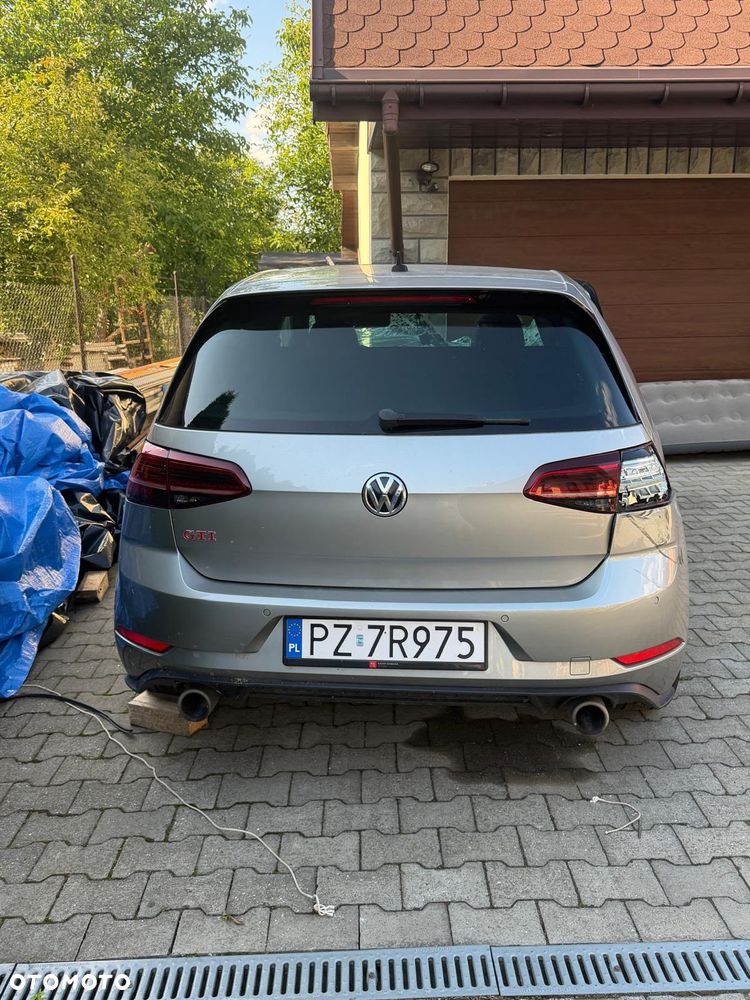 Volkswagen Golf - 5