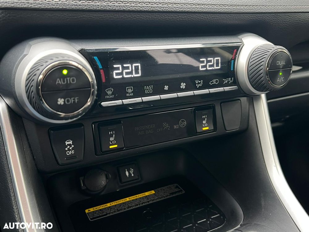 Toyota RAV4 2.5 4x4 Hybrid Team Deutschland - 22