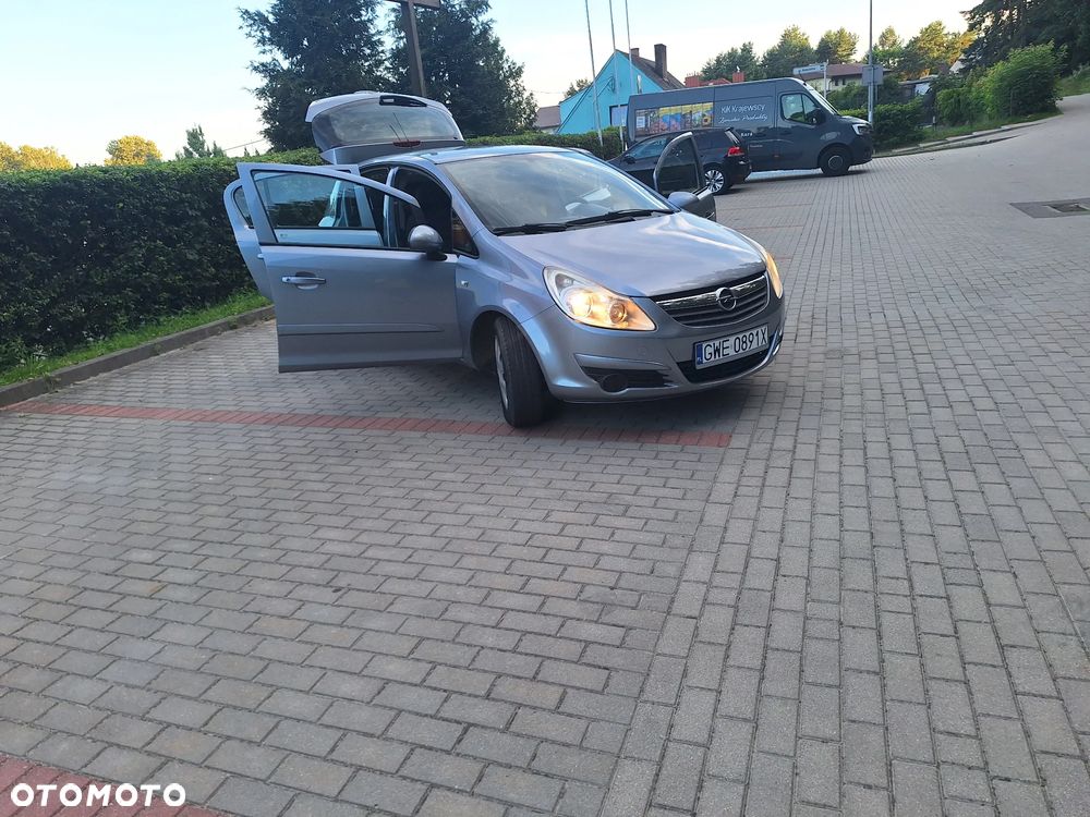 Opel Corsa 1.2 16V Cosmo - 4