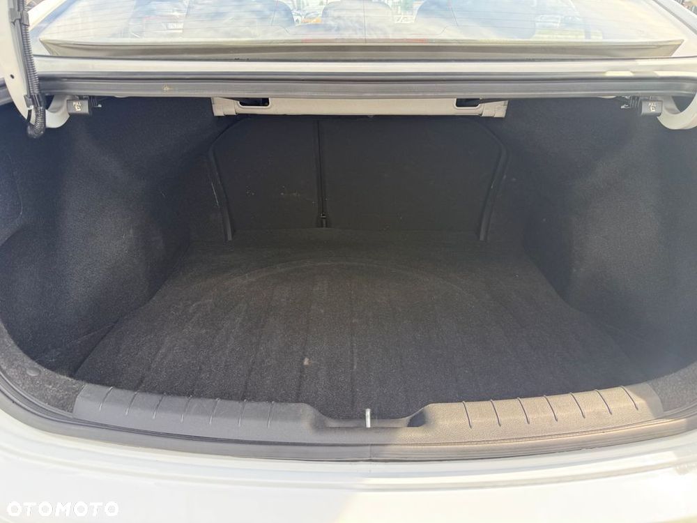 Hyundai Elantra 1.6 Classic Plus - 9